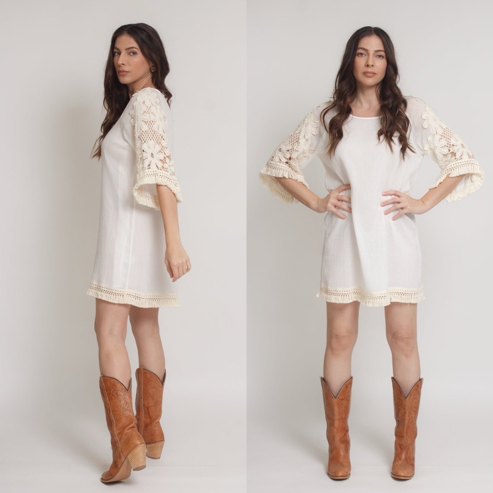 Umgee
Mini dress with floral crochet sleeves and fringe detail size S Small NWT - Picture 2 of 13